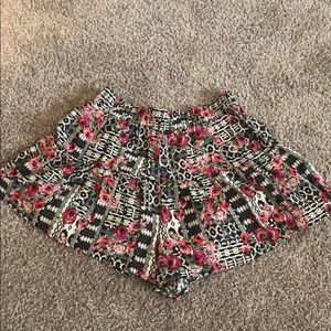 Floral loose shorts